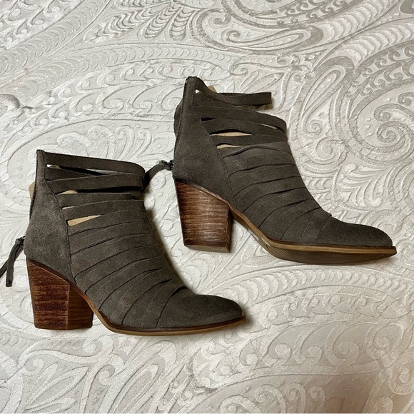 Chinese Laundry Suede bootie boots. Size 6. Taupe color. - Picture 5 of 15